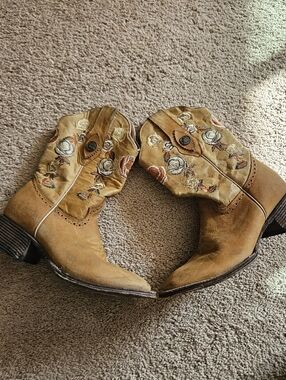 Chaparral Tan Embroidered Western Cowboy Boots